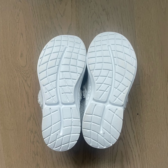 NEW OOCOOZIE SLIPPER - LIGHT GRAY SIZE 9 - Picture 5 of 7